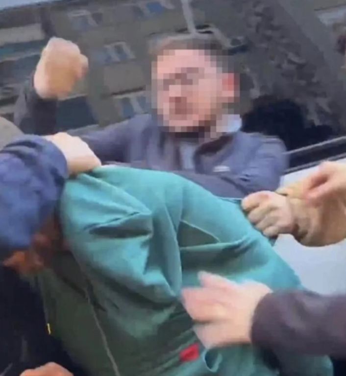 مشاجرات عنيفة تغلق شوارع اسطنبول "صور" 1