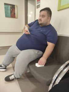 خلال 18 شهرا.. تركي يخسر 110 كغ من وزنه ليحتضن طفلته بسهولة 1