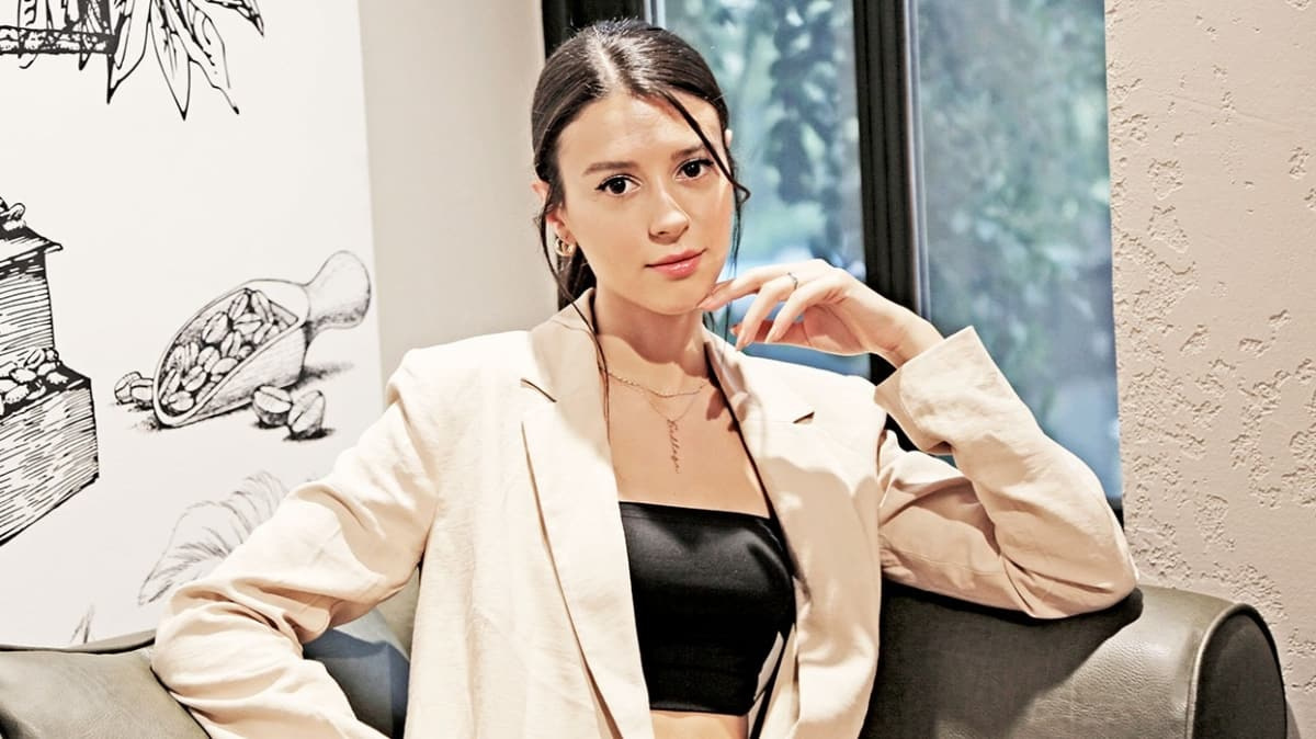 التركية بوتشي بوسي كهرمان في باريس.. والسبب مفاجئ 14