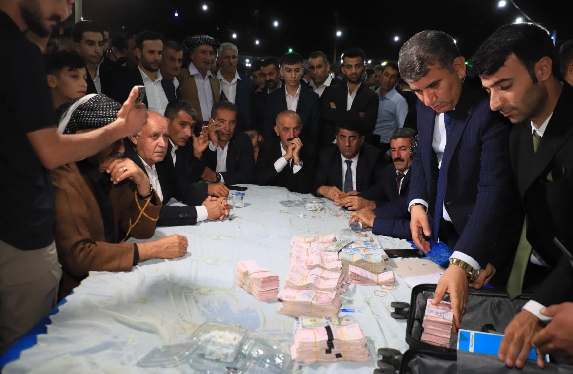 هدايا بقيمة 20 مليون ليرة في حفل زفاف بجنوب شرق تركيا 35