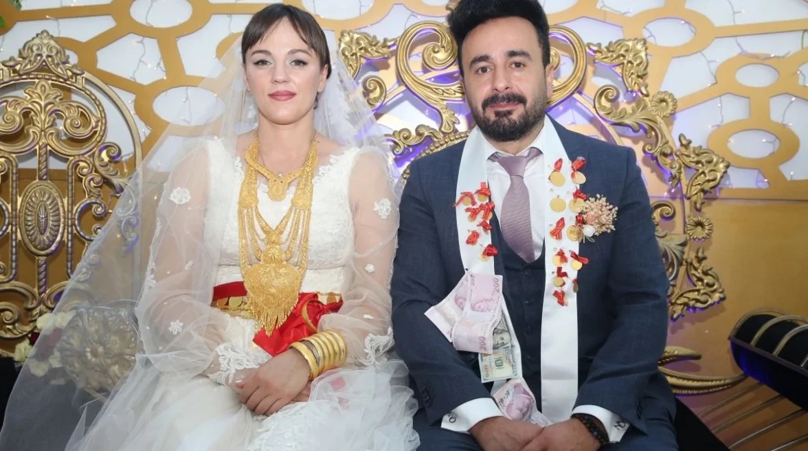 مدرس تركي يتزوج طبيبة أوكرانية في حفل زفاف تقليدي بهكاري 3
