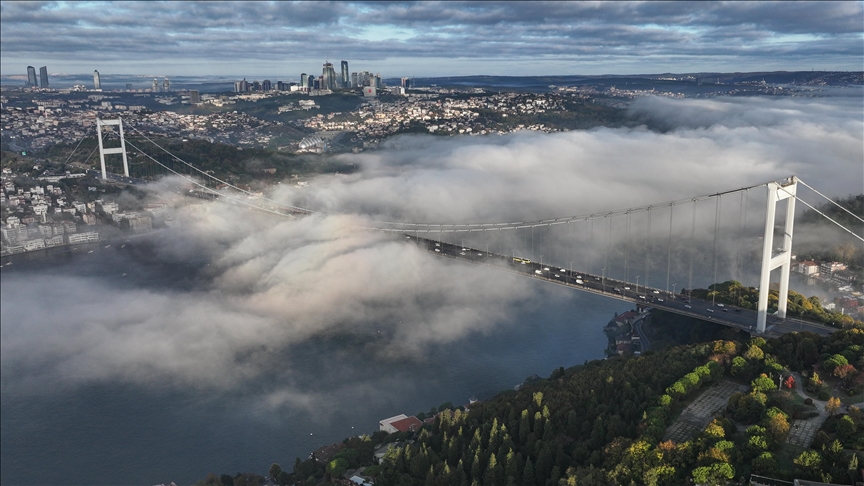 الضباب يعانق البوسفور بإسطنبول ويعيق حركة السفن 5