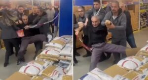 مواطن تركي يمر بنوبة غضب بسبب ارتفاع الأسعار