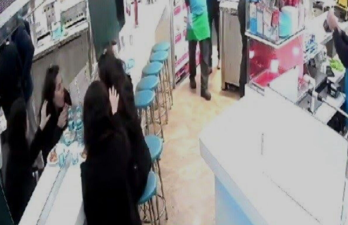 سائحة تضع شعرة في طعامها للتهرب من دفع الفاتورة في تقسيم بإسطنبول 5