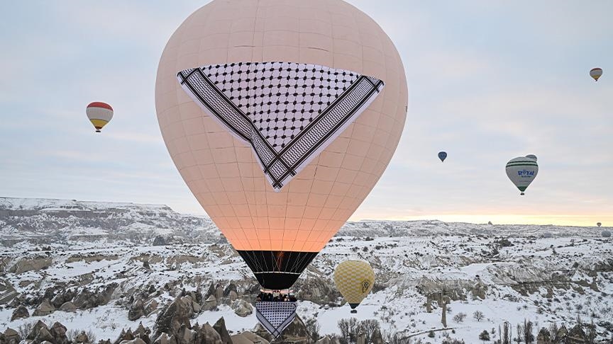 تضامناً مع غزة.. منطاد مزيّن بالكوفية الفلسطينية يحلّق في سماء كبادوكيا 5
