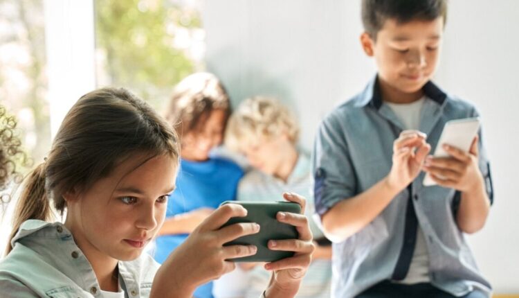 تركيا تبدأ إجراءات لحظر استخدام الأطفال دون 13 عامًا لوسائل التواصل الاجتماعي