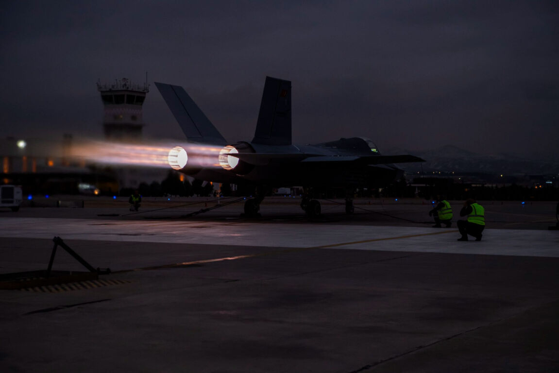 قآن.. قوة نارية تضيء ظلام الليل في تركيا 8