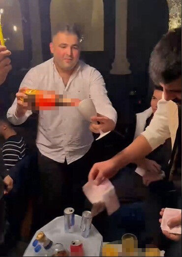 ما قصة والد الطفلة إقبال والنوادي الليلية التي أصبحت حديث الشارع التركي؟ 15