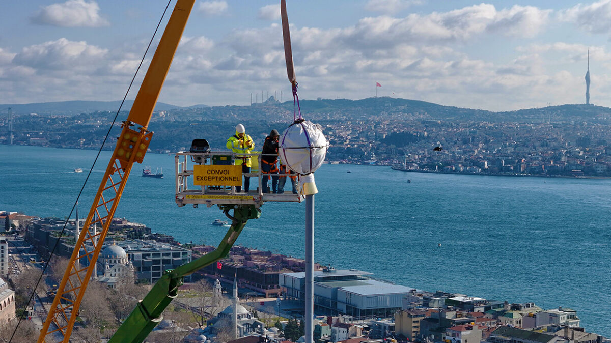 لحظات مرعبة في برج غلاطة باسطنبول "فيديو"
