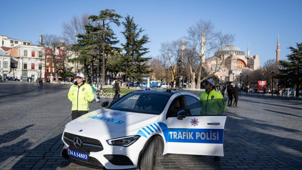 قنبلة يدوية تُثير الذعر بمقهى في إسطنبول 1