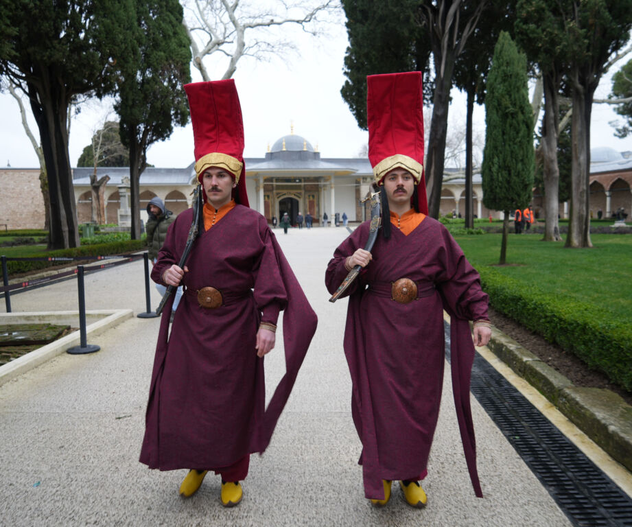 جنود الدولة العثمانية يعودون لحراسة قصر توب كابي في إسطنبول 4