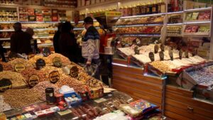 سوريا: تركيا ترفع القيود عن تصدير البضائع والأردن يعفي الشاحنات