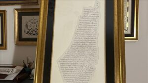 فنانة تركية تخط سورة الفتح دعمًا لفلسطين