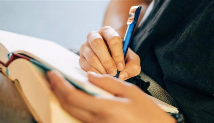 تراجع الكتابة اليدوية خطر يهدد اللغة والذاكرة