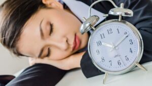 هل يمكن لهرمون النوم أن يحل مشكلة السمنة؟ دراسة تكشف المفاجأة!