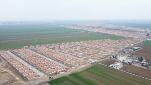 تركيا تشهد إنجازًا غير مسبوق! شُيد في منطقة الزلزال ويتكون من اندماج 16 حيًّا كاملًا.