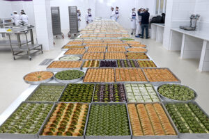 من عربة متنقلة إلى إمبراطورية للحلويات: رحلة نجاح رجل أعمال تركي