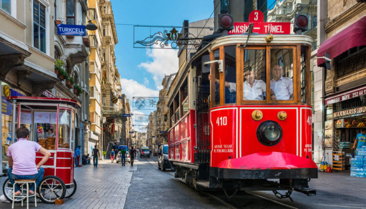 إلى زوار تركيا والمقيمين.. "أحضروا شماسيكم"