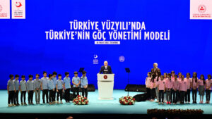 أردوغان يكشف عن عدد المهاجرين في تركيا