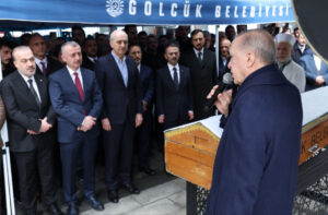 أردوغان: "فقدنا رفيق درب عزيز"