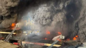 انفجارات متتالية وإجلاء طارئ.. كارثة في قلب إسطنبول