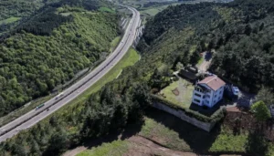 تم عرض "المنزل الوحيد" في إسطنبول، الذي جذب انتباه ملايين الأشخاص، للبيع!