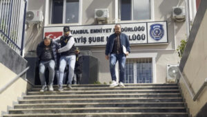 حادثة صادمة في قلب إسطنبول! "قال لها أنا ابنك" وأوقعها في فخ الاحتيال