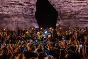 صحيفة تركية توجه انتقادات لاذعة للسعودية بسبب حفل غنائي