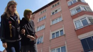 لم يُشهد مثل هذا الوحشية من قبل! أم تلقي بطفلتها البالغة من العمر 36 يومًا من النافذة في تركيا