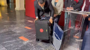 ما قصة الحقائب المشبوهة التي نُقلت خلال اجتماع إمام أوغلو في أحد الفنادق؟