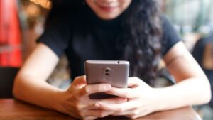 متلازمة النفق الكعبري: خطر يهدد من يقضون وقتًا طويلًا أمام الشاشات