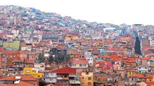 وزير البيئة التركي يكشف عدد المباني المتضررة جراء زلازل إسطنبول