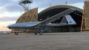 "بايرقدار تي بي 2" التركية تحطم الأرقام القياسية وتصبح أول مسيرة في تاريخ الطيران تنفذ هذه المناورة