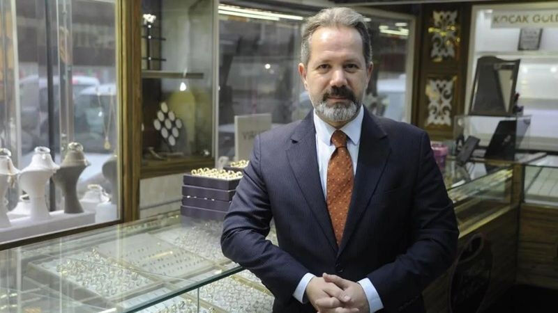 الخبير التركي في أسواق الذهب والعملات إسلام مميش يوجه تحذيرًا مهمًا للمستثمرين: هل حان وقت شراء الذهب؟