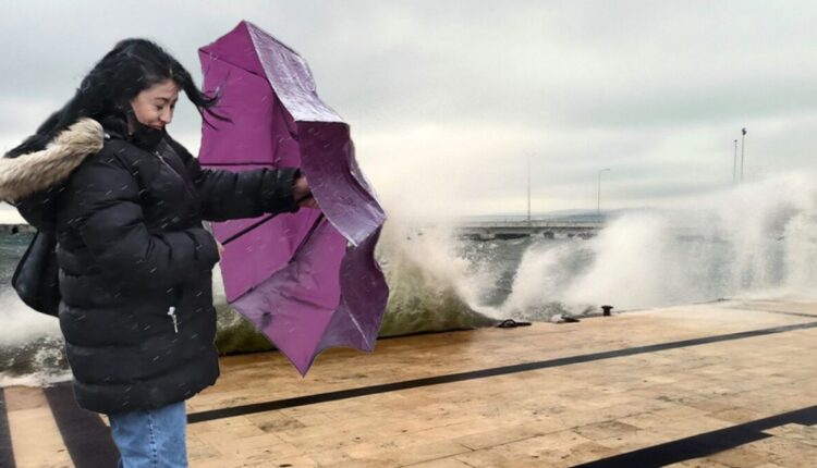 تحذيرات عاجلة لسكان إسطنبول... إذا كان وزنك أقل من 60 كيلوغراماً ففكر مرتين قبل الخروج