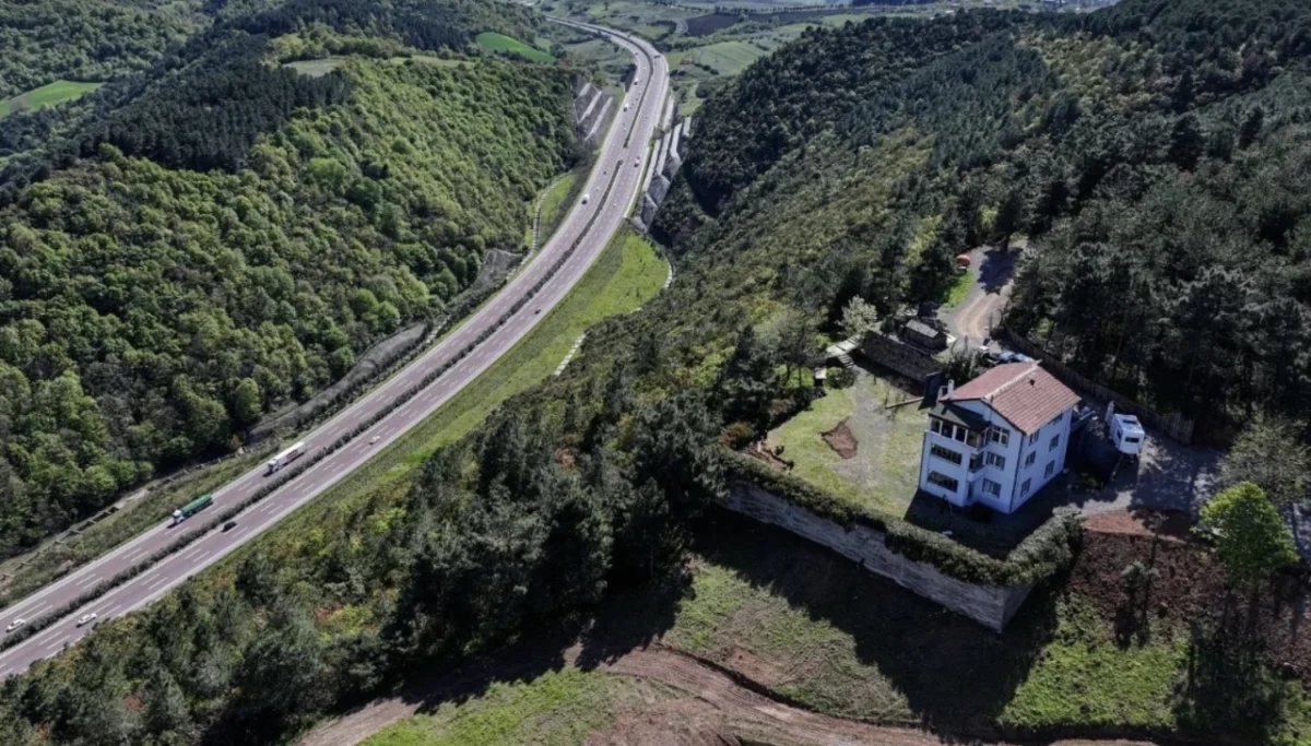 تم عرض "المنزل الوحيد" في إسطنبول، الذي جذب انتباه ملايين الأشخاص، للبيع!