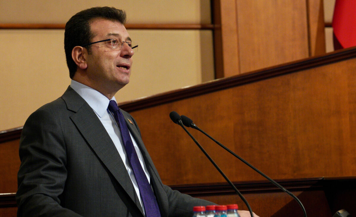 صورة لأكرم إمام أوغلو تجتاح مواقع التواصل في تركيا