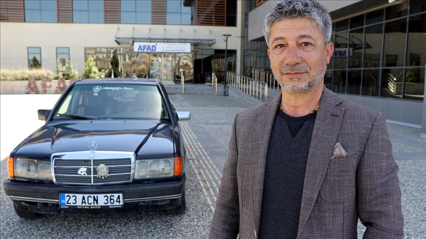 لفلسطين كل الحب.. تركي يتبرع بسيارته الخاصة لصالح ضحايا غزة