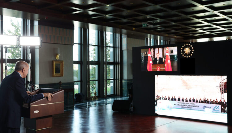 مشروع تركي سيُغيّر وجه المنطقة بالكامل.. بدء أعمال حفر نفق بعرض يسمح بمرور غواصة حربية