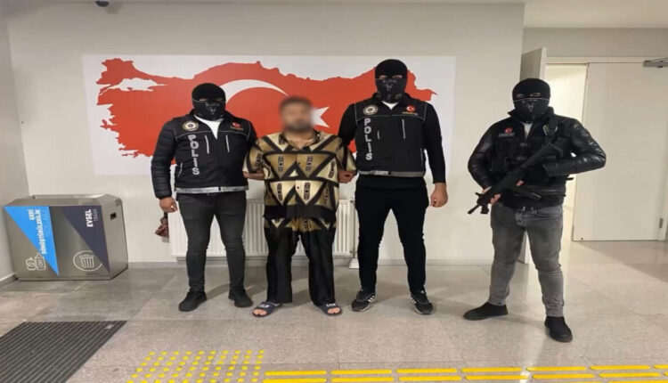 مطلوبون بالنشرة الحمراء في قبضة تركيا