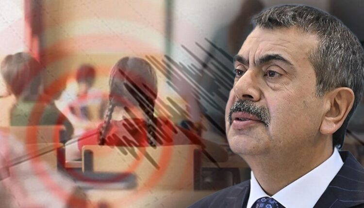 أثار الزلزال الذي ضرب مدينة إسطنبول بقوة 6.2 درجات على مقياس ريختر، وتبعته عدة هزات ارتدادية، حالة من الذعر بين السكان، وسط تساؤلات حول مصير الدراسة في المدينة. وفي هذا السياق، أعلن وزير التربية والتعليم التركي، يوسف تكين، أن المدارس في إسطنبول ستُعطّل لمدة يومين، وذلك كإجراء احترازي عقب الزلازل المتتالية التي شهدتها المدينة خلال ساعة واحدة، حيث تم تسجيل 8 هزات أرضية، كانت أقواها بقوة 6.2 درجات. من جهته، أوضح وزير الداخلية علي يرلي كايا أن جميع الفرق الميدانية تعمل في المناطق المتأثرة، مؤكداً أنه لم يتم تسجيل أي بلاغات عن انهيارات أو أضرار جسيمة عبر مركز الطوارئ 112. يوسف تكين: "المدارس ستُعطل يومي الخميس والجمعة" وفي مداخلة مباشرة عبر قناة TGRT Haber، أوضح الوزير يوسف تكين أن القرار جاء بعد طلب من وزارة الداخلية، نظراً لاستخدام المدارس كمراكز آمنة قابلة للاستخدام في حالات الطوارئ. وقال: "الحمد لله لم نسجل أي خسائر في الأرواح، وسنتجاوز هذا الحدث بسلام. مدارسنا مؤمنة ضد الزلازل مسبقاً، ومع ذلك، ونظراً لطلب من وزارة الداخلية وAFAD، قررنا تعطيل المدارس يومي الخميس والجمعة". وأضاف الوزير: "أجرينا تقييماً فورياً عبر مديريات التربية في المدن والمناطق، وتبين وجود شكاوى من تشققات بسيطة في الجدران في مدرستين فقط، دون وجود أي أضرار كبيرة. كما نواصل مراجعة البنية التحتية للمدارس بشكل شامل".