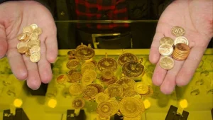 الذهب يتراجع لأدنى مستوياته منذ أكثر من شهر