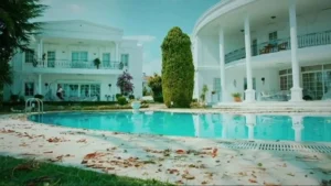 بمبلغ خيالي.. فيلا مسلسل "مد جزر" تُعرض للبيع في تركيا وتثير تفاعلاً واسعاً على مواقع التواصل!