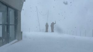 تركيا.. تساقطت الثلوج في شهر مايو، واكتسى كلّ شيء بالبياض! من شاهد المنظر أُصيب بالدهشة