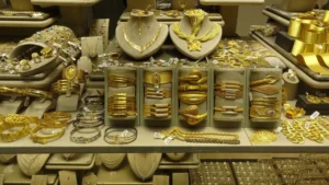 خبراء يحذرون: لا تفرّطوا في الذهب.. الأسعار مرشحة للارتفاع