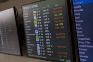 رعب في السماء: 90 ثانية من "الطيران الأعمى" بعد انقطاع الاتصال ببرج المراقبة