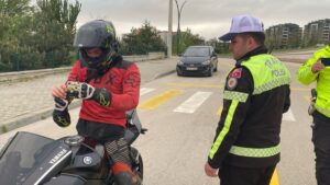 سائق متهور يُشعل الجدل في بولو التركية: “كنتُ أحسد المؤثرين”