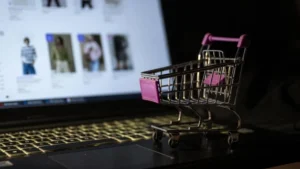 غرامات بالملايين.. الإعلانات المضللة في مرمى نيران التجارة التركية