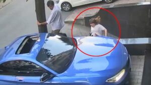 محاولة دهس مروّعة في إسطنبول… رجل يحاول قتل طليقته