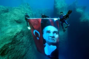 احتفالات 19 مايو تصل إلى أعماق البحر.. كيف تم إحياء ذكرى أتاتورك تحت الماء؟ 1